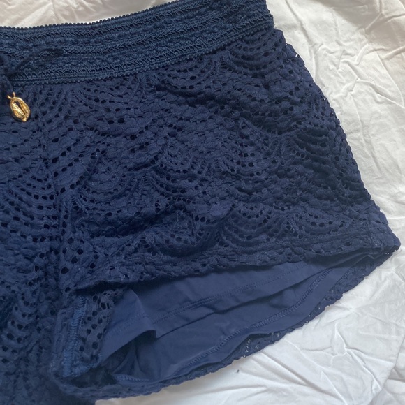 Lily Pulitzer true navy shell scallop lace shorts with gold shell ties - Picture 3 of 5